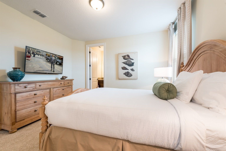 Room 5, 6BR Home w/ Pool, Theater & Game Room, Osceola