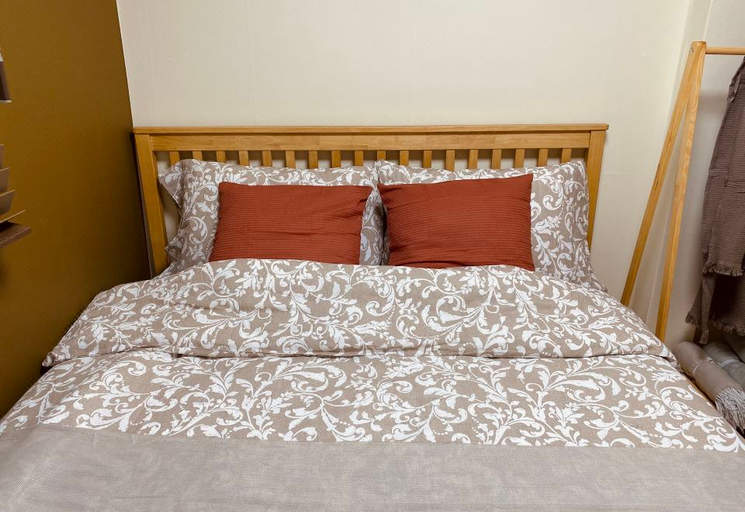 Bedroom 2, Hideout, Jung