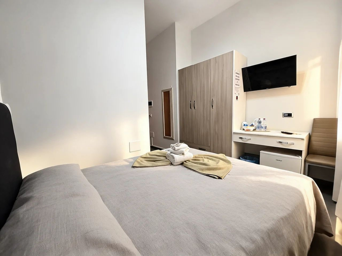 Bedroom 2, Donn'Anna Bed & Breakfast, Napoli
