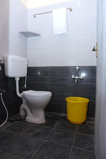 Bathroom, Hotel Suryaa Grand, Viluppuram