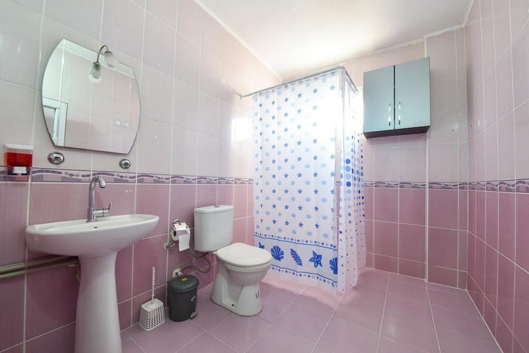 Bathroom 3, Bilginer Apart, Kale