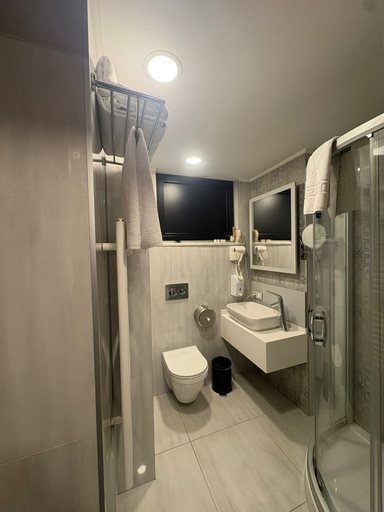Bathroom 3, End Glory Hotel, Çorlu