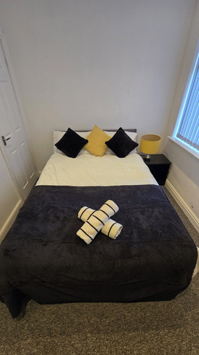 Room 2, 4 Bedroom House all En-suite rooms., Stoke-on-Trent