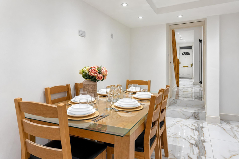Dining 3, Cardiff 5-bed House, Sleeps 13 w/ Parking & Garden, Cardiff