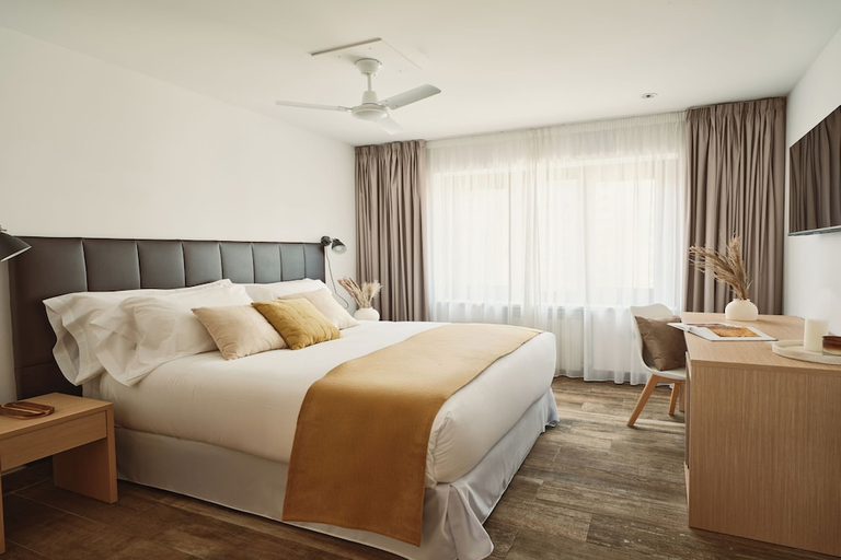 Bedroom 3, Hotel MET Pamplona, Navarra