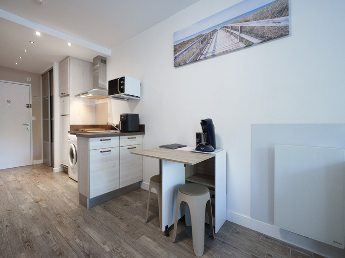 Dining 4, Beach Stay With Private Garden, Hérault