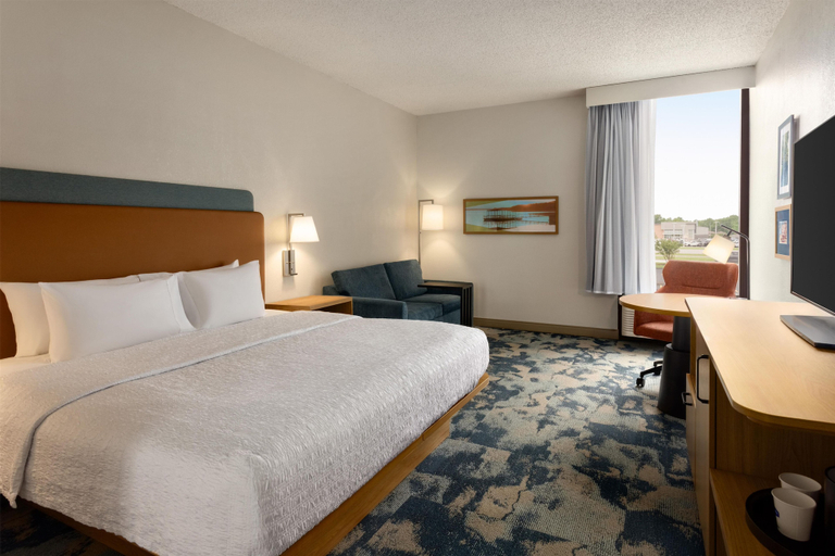 Bedroom 3, Hampton Inn Springfield-South, Greene