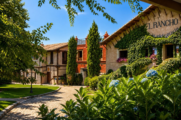Exterior & Views