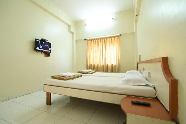 Bedroom 4, Hotel Karam, Ahmadnagar