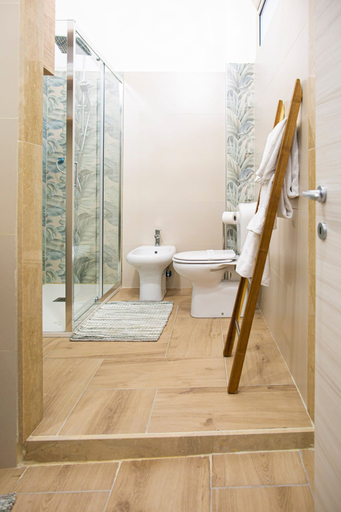 Others 2, Charming Casa Tilia by the old Town, Catania