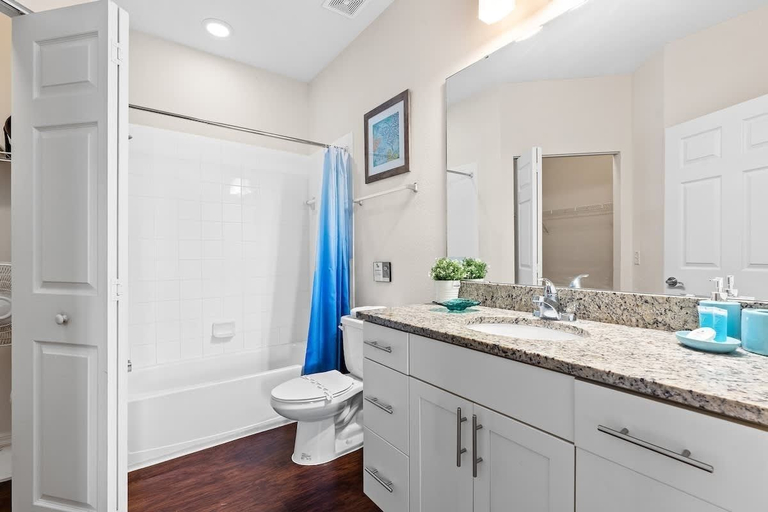 Bathroom 2, 4BR Resort Townhome 15 Min From Disney, Osceola