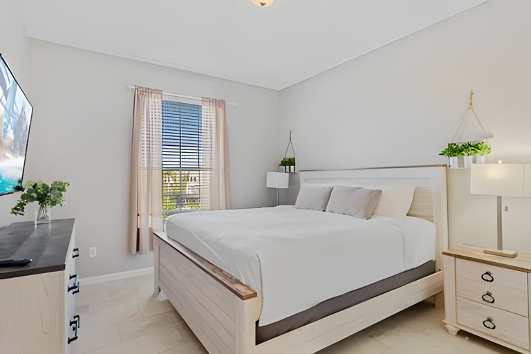 Bedroom 2, Spacious 3BR Condo at Vista Cay Resort, Orange