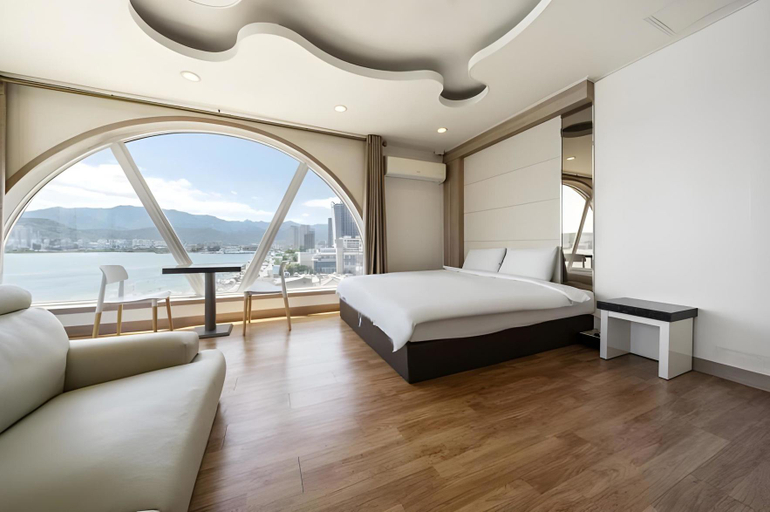 Bedroom 3, Sokcho Gaetbae Ocean Spa & Whirlpool Spa, Goseong