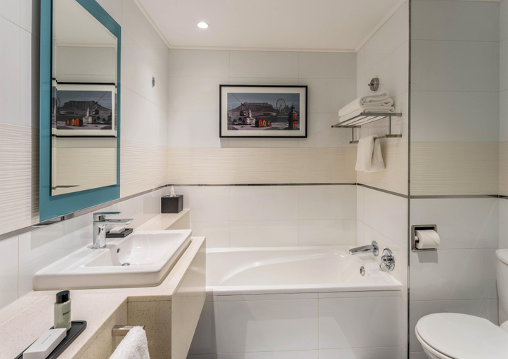 Bathroom 5, Southern Sun Cape Town Waterfront, City of Cape Town