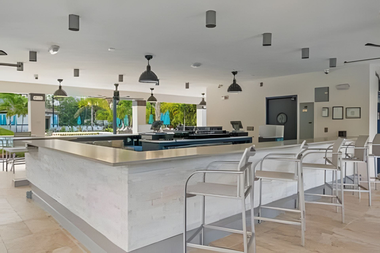 Food & Drinks, Spacious 3BR Condo at Vista Cay Resort, Orange