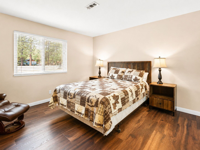 Bedroom 2, Golden Bear, San Bernardino