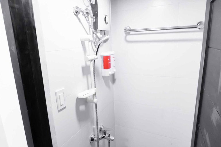 Bathroom 4, Reddoorz Plus Near Bamboo Organ Las Pinas, Las Piñas