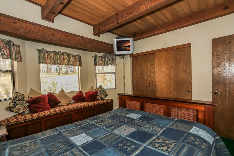 Bedroom 2, Summit Adventure, San Bernardino