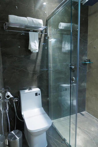 Bathroom 4, Hotel Aryavilas - A Luxury Boutique Hotel, Mathura