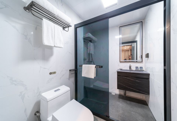 Bathroom 3, SPRING COMMERCIAL HOTEL (Shenzhen Nanshan Tianli Mingcheng Branch), Shenzhen