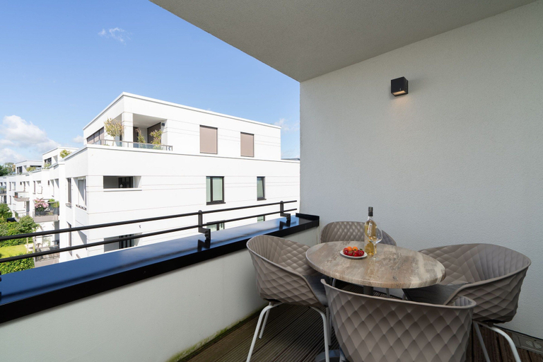 Balcony 4, Modern Holiday Apartment With Sunny Loggia, Lübeck