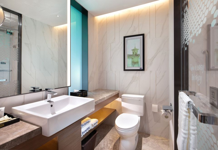 Bathroom 4, Hampton by Hilton Changchun Ziyou Road, Changchun
