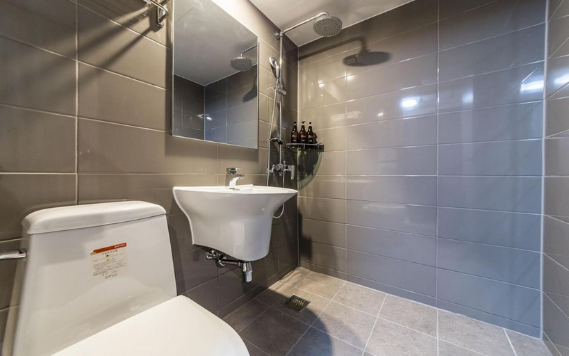 Bathroom, Hotel XYM, Goyang