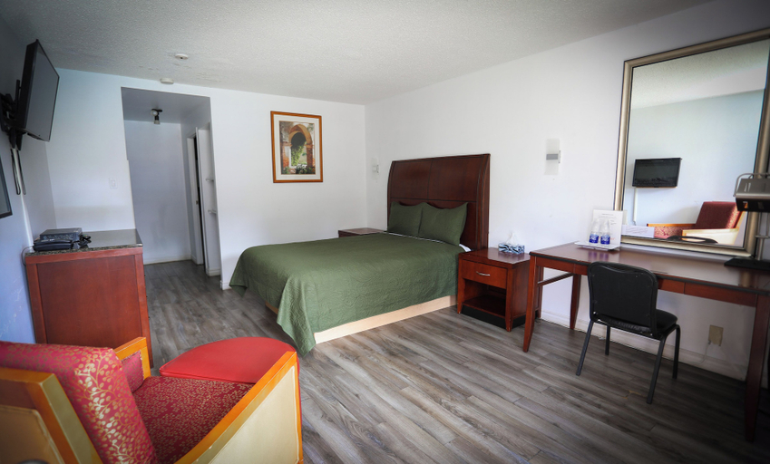 Bedroom 2, Motel LeClassique, Joliette
