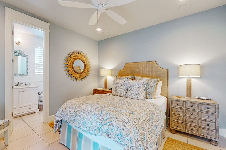Room 5, Palmilla Beach Resort-159 Sunrise Avenue, Nueces