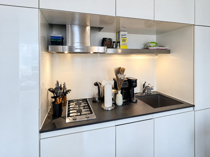 Private kitchen 3, Modern Manhattan Condo Near Times Square, New York