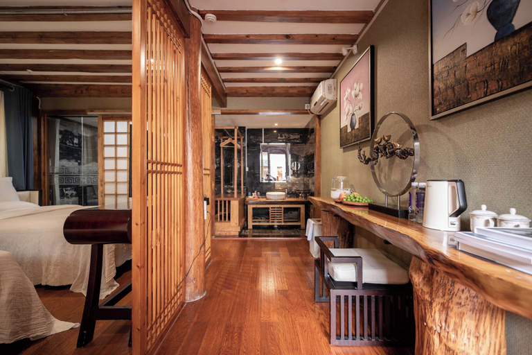 Room 5, Lijiang Yijian Zuo Wang Shan Inn, Lijiang