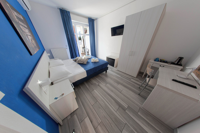 Bedroom 4, B&B Bologna Fair Tower, Bologna