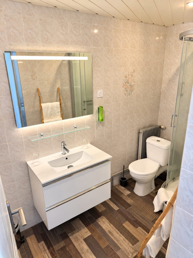 Bathroom 4, Le Melchior, Gironde