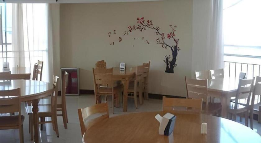 Food & Drinks 4, GreenTree Inn Linyi Bus Station, Linyi