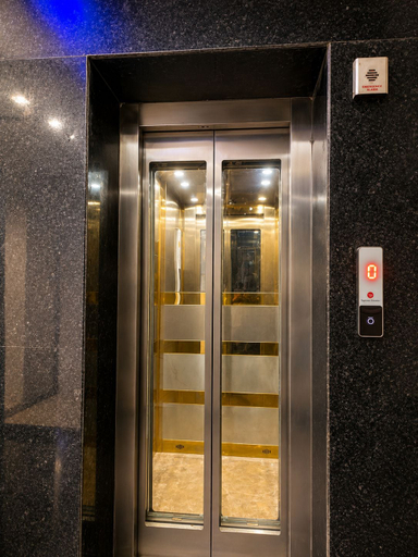 Elevator, Hotel Gayatri Dham Near Prem Mandir, Mathura