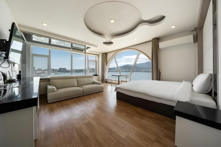 Bedroom 2, Sokcho Gaetbae Ocean Spa & Whirlpool Spa, Goseong