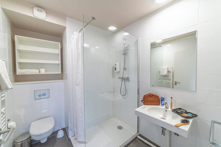 Bathroom, Break And Home La Maison des Chercheurs, Seine-Saint-Denis