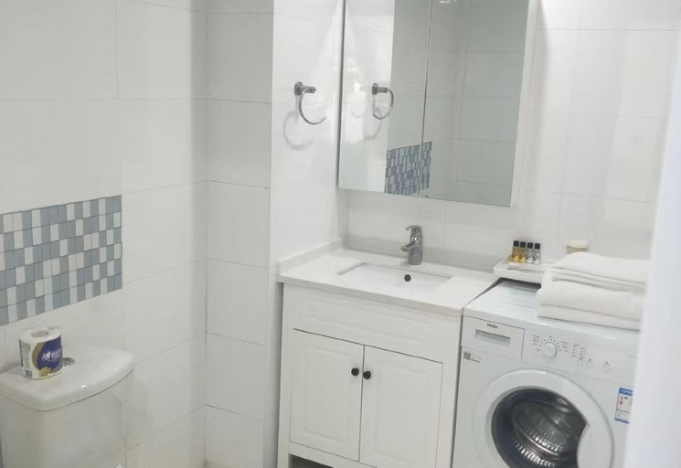 Bathroom 4, Golden Phoenix Hotel, Beijing