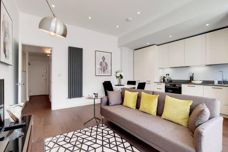 Living area 5, DG1 - Family Friendly 2-Bed with Garden, London