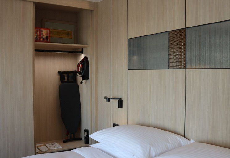 Bedroom 2, Metropolitan Residence, Shanghai