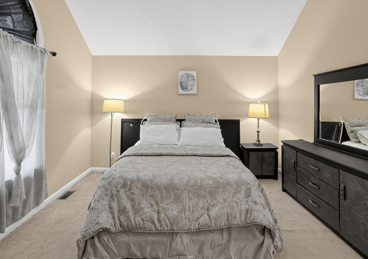 Room 4, Comfy Family Basecamp Vine Grove 3 Bedroom Home, Hardin