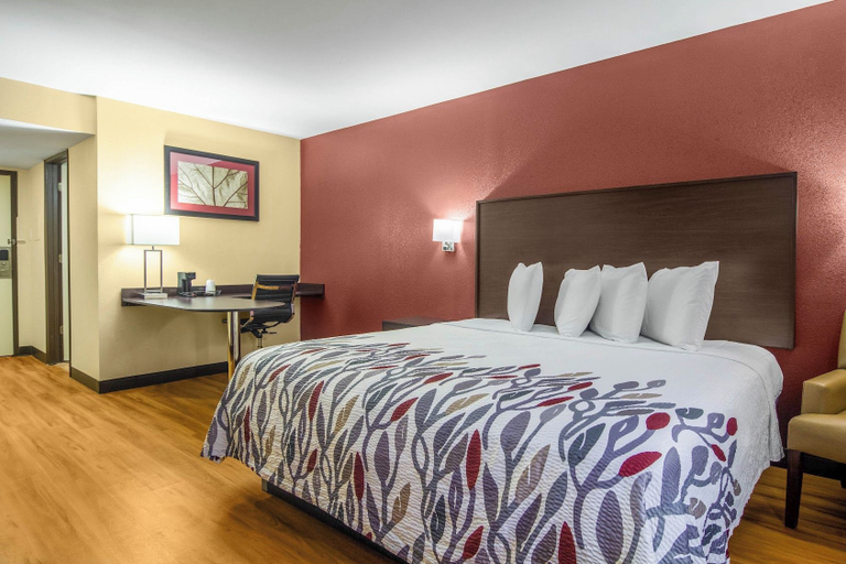 Room 3, BlissPoint Inn Perrysburg, Wood