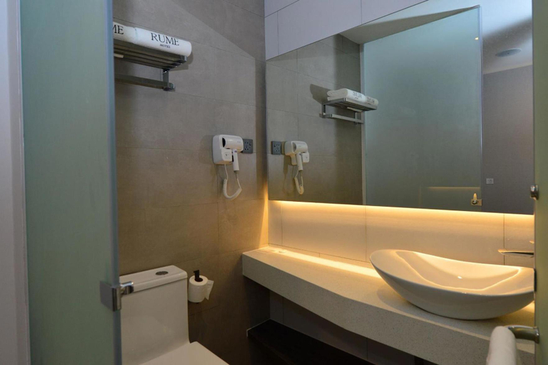Bathroom 4, Rume, Kuching