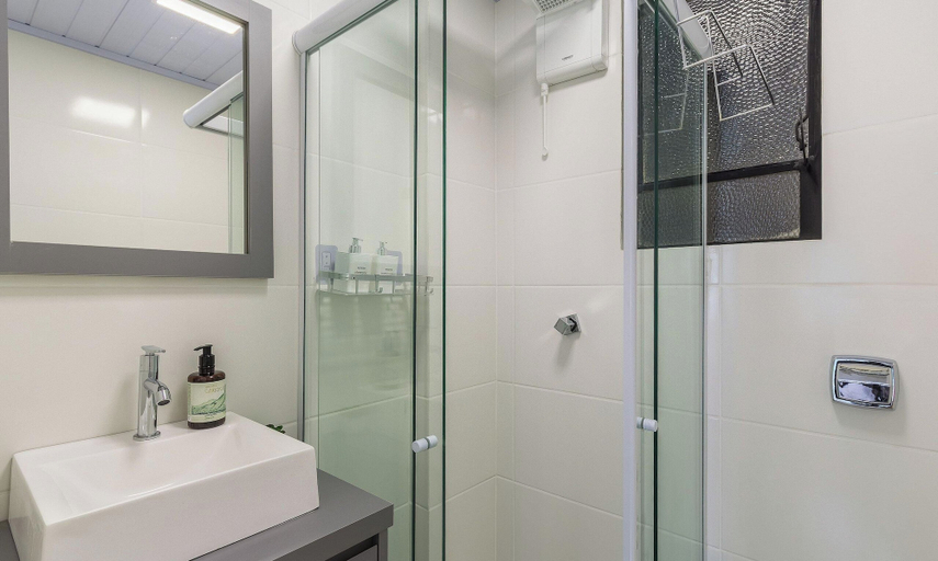 Bathroom, Studio in the Historic Center of PoA Ccf1410, Porto Alegre