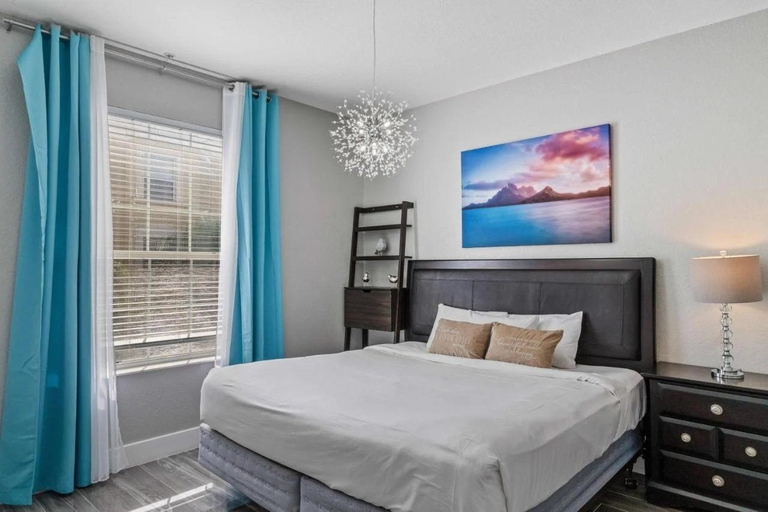 Room 3, Modern 3-bedroom Escape at Vista Cay, Orange