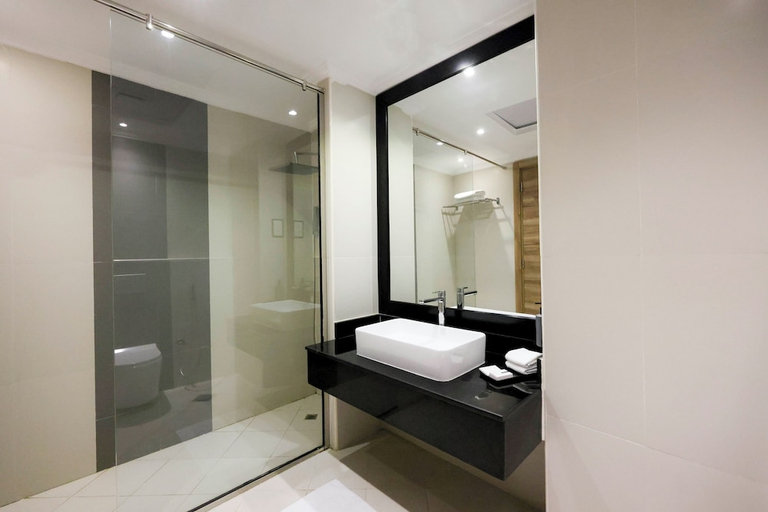 Bathroom 5, Pyramisa Hotel Apartments Dubai, Dubai
