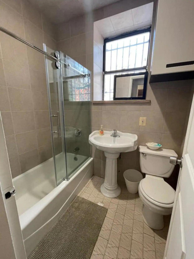 Bathroom 5, Hudson Yard HK, New York