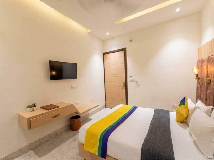 Room 2, Classic Sehdev Residency, Amritsar