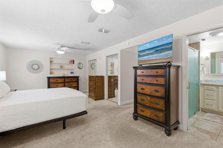 Room 4, Big Tree, Volusia