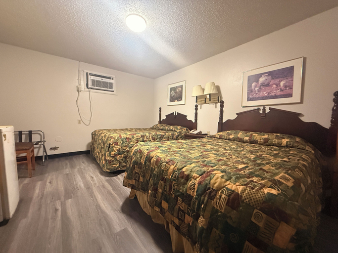 Room 4, Mustang Motel Gillette I-90, Campbell